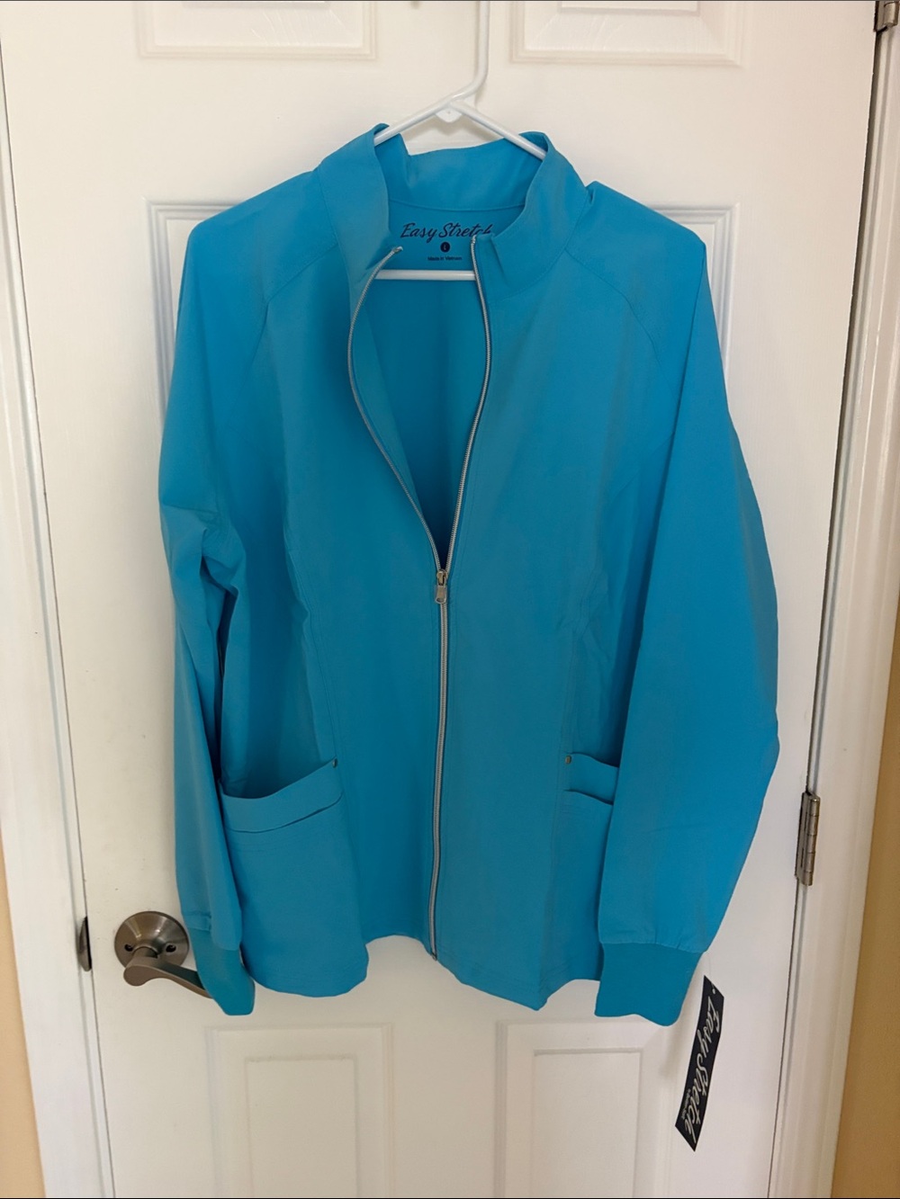 Easy Street Women's Lightweight Scrub Jacket in Bright Teal